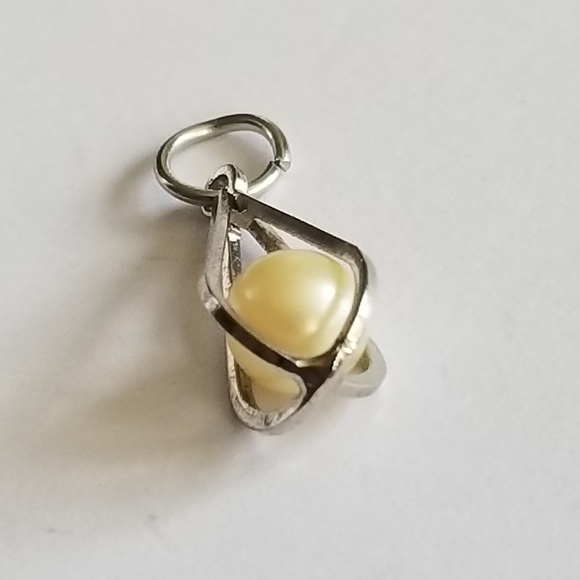 Dainty caged pearl pendant charm silver tone - Picture 2 of 8